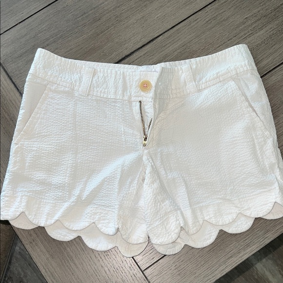 Lilly Pulitzer Pants - Lilly Pulitzer Buttercup Shorts - Resort White - Size 00